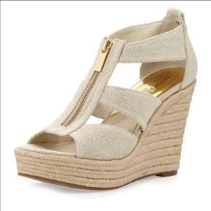 Michael Kors Zipper Tan and Gold Summer We…